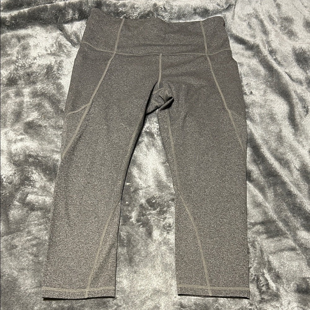 Athleta Heather Gray salutation serpent stash pocket tight crop leggings size M